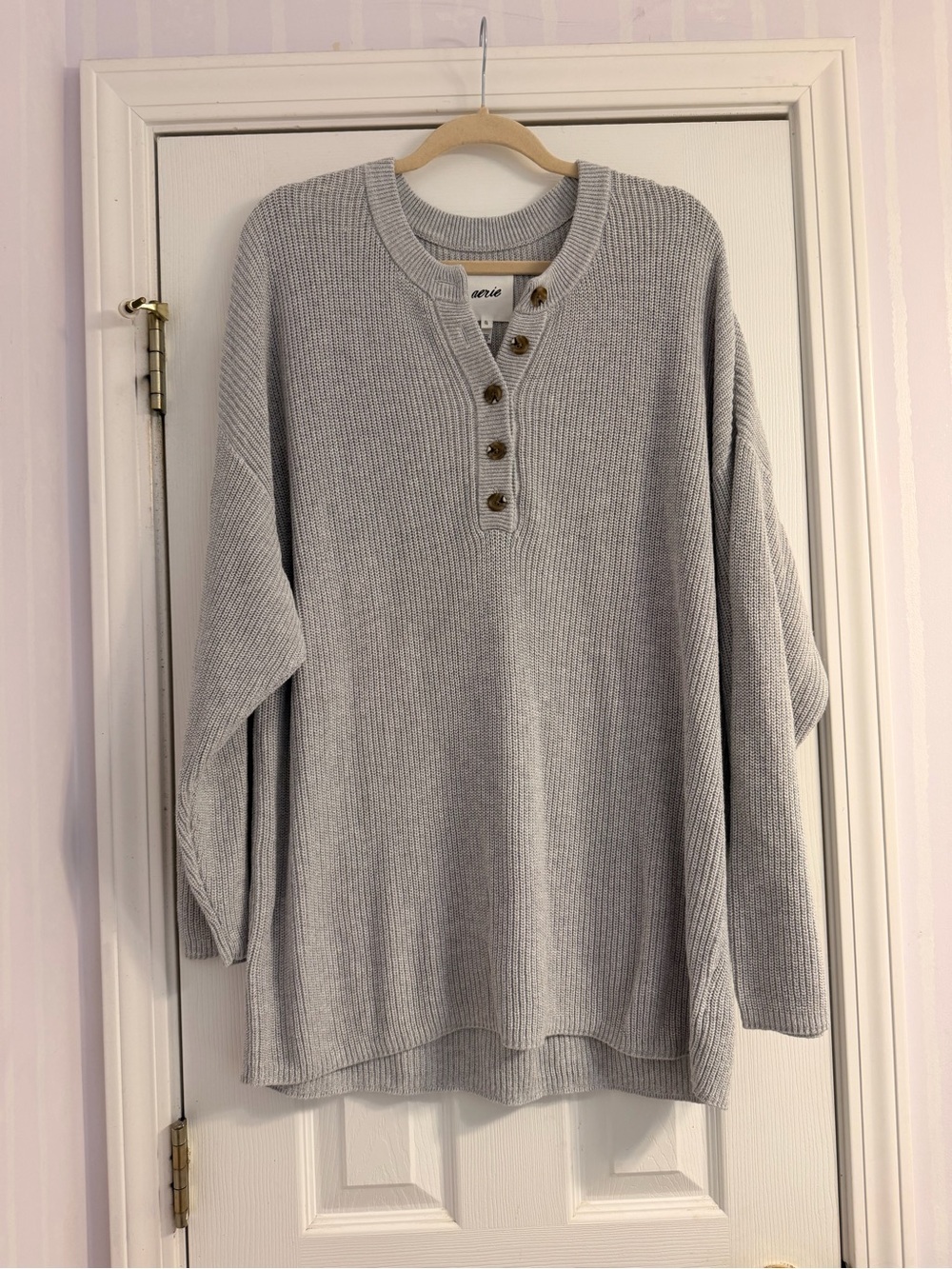 NWT aerie Light Gray Ribbed Henley Pullover Sweater
Size: XL